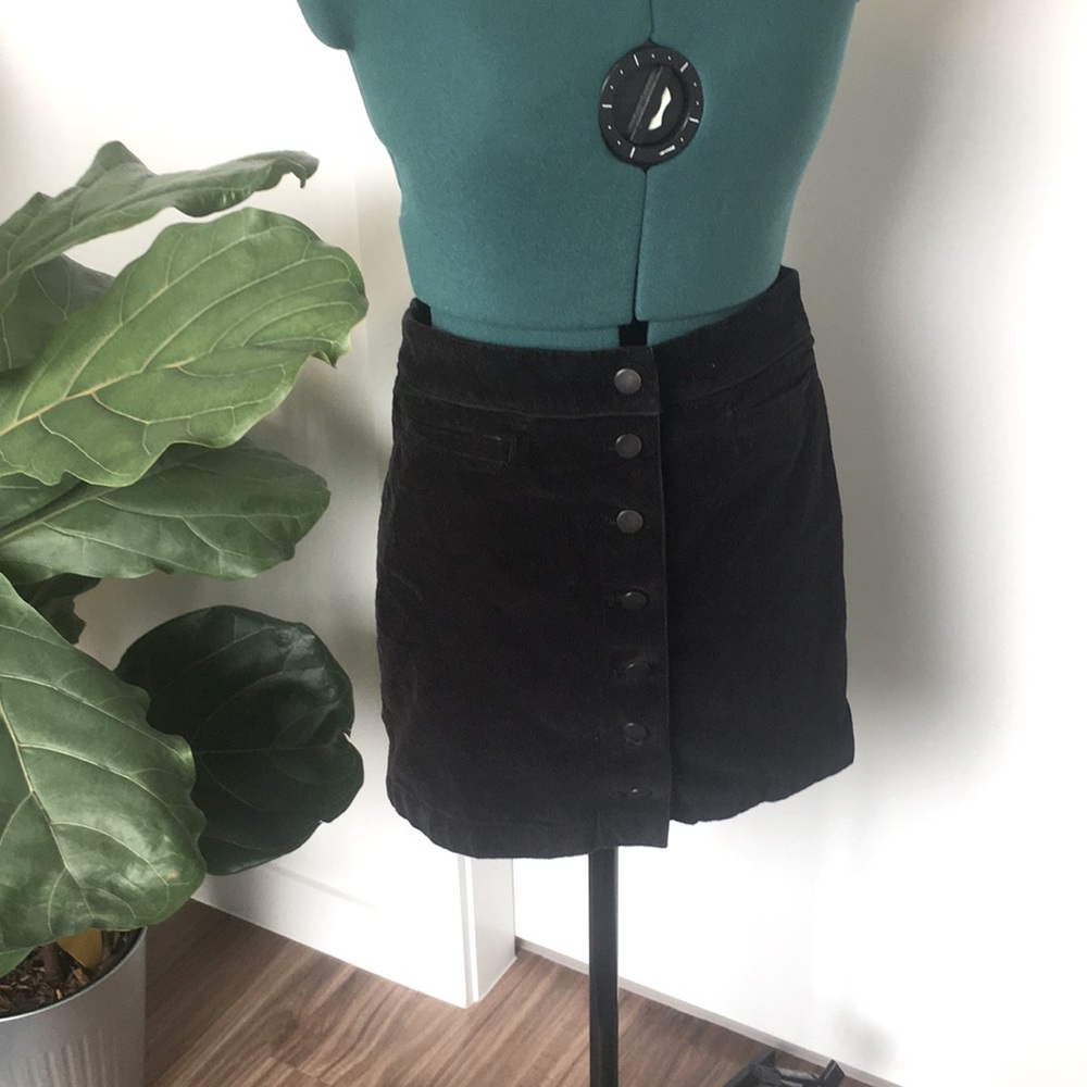 Aritzia Wilfred Free black corduroy skirt Sz4